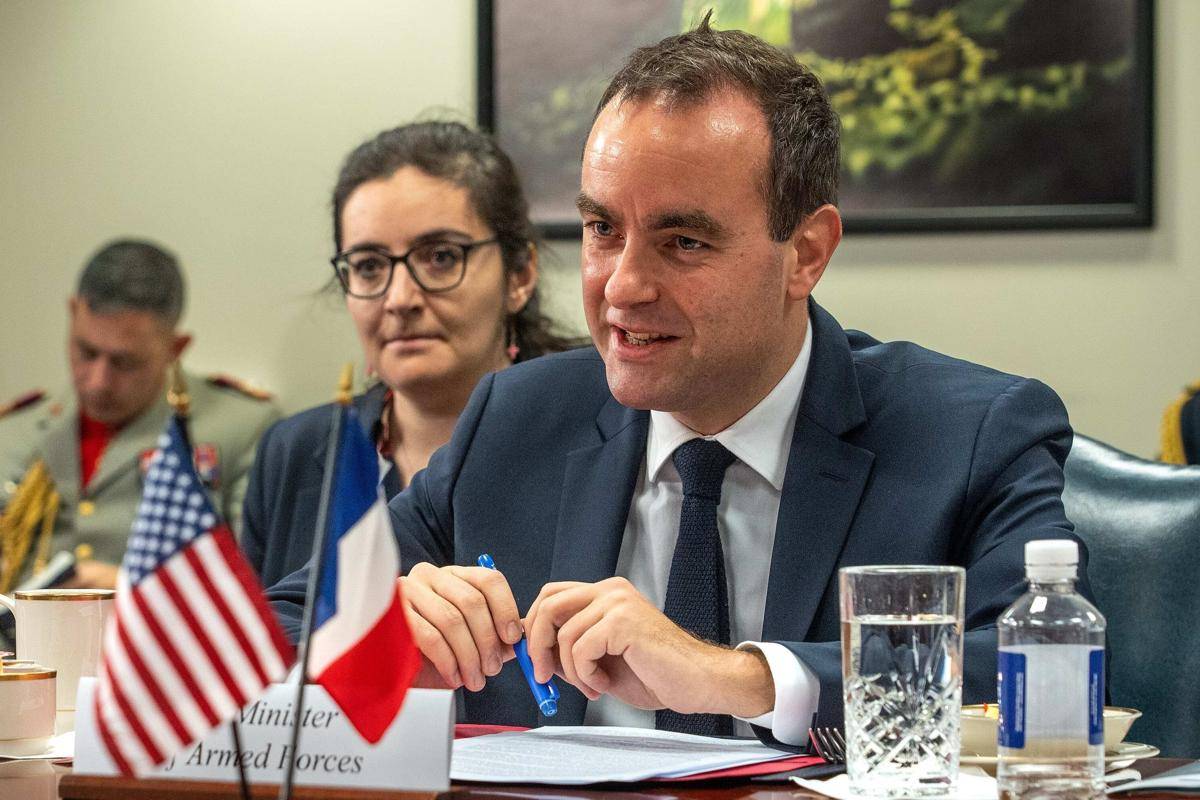 PM Prancis,  Sébastien Lecornu. (U.S. Secretary of Defense, CC BY 2.0 <https://creativecommons.org/licenses/by/2.0>, via Wikimedia Commons)