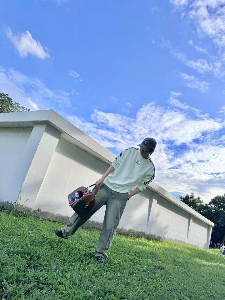 outfit airport look ala Pon Thanapon (instagram.com/thana_pon)