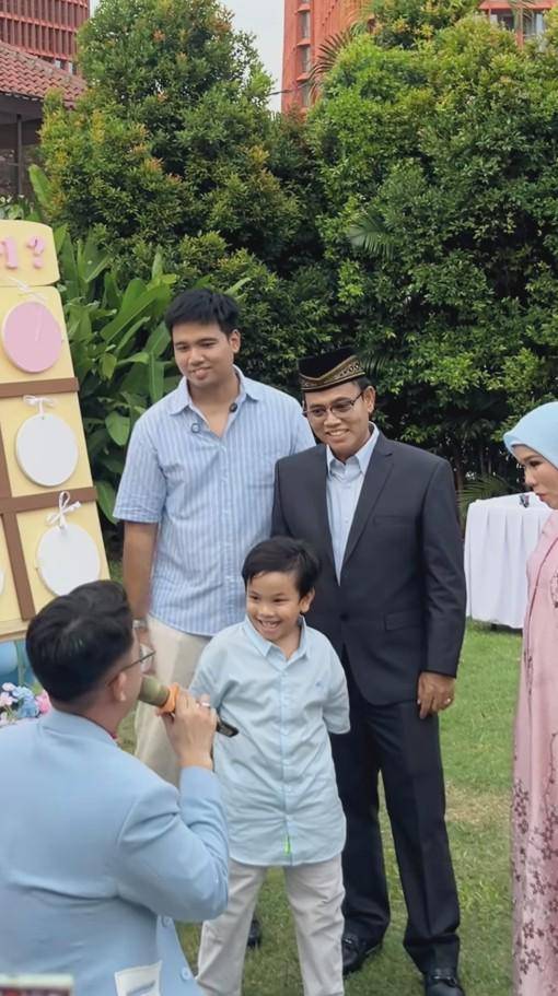 Gender Reveal Kehamilan Istri Frans Faisal (Instagram.com/fuji_an)