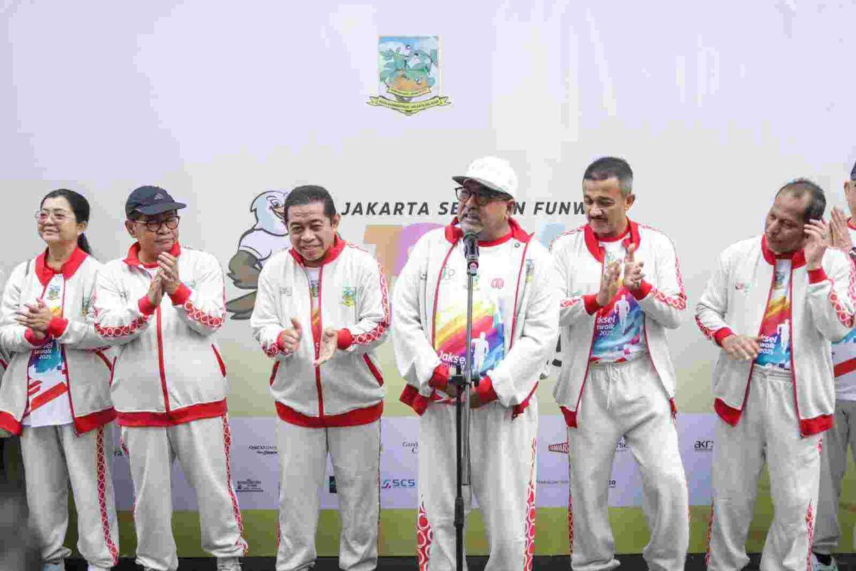 Wagub DKI Jakarta, Rano Karno saat mengikuti Jakarta Selatan (Jaksel) Funwalk 2025, pada Minggu (14/9/2025).