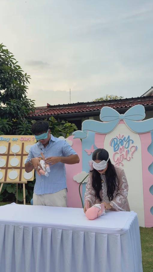 Gender Reveal Kehamilan Istri Frans Faisal (Instagram.com/fuji_an)
