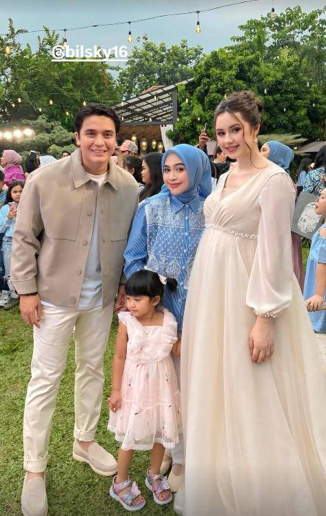 Artis di Pesta Gender Reveal Vika Kolesnaya (Instagram.com/bilsky16)