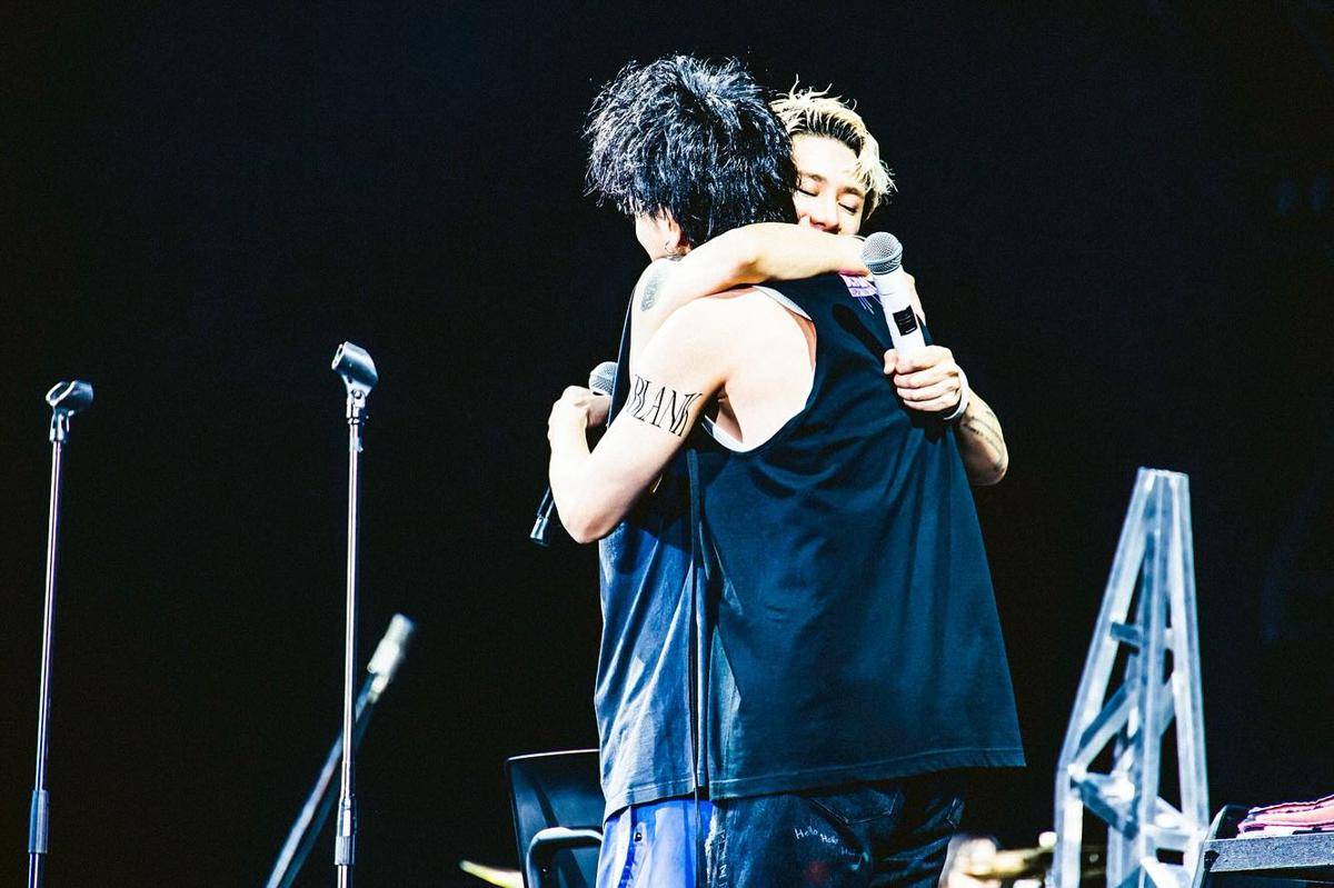 TENBLANK duet dengan ONE OK ROCK