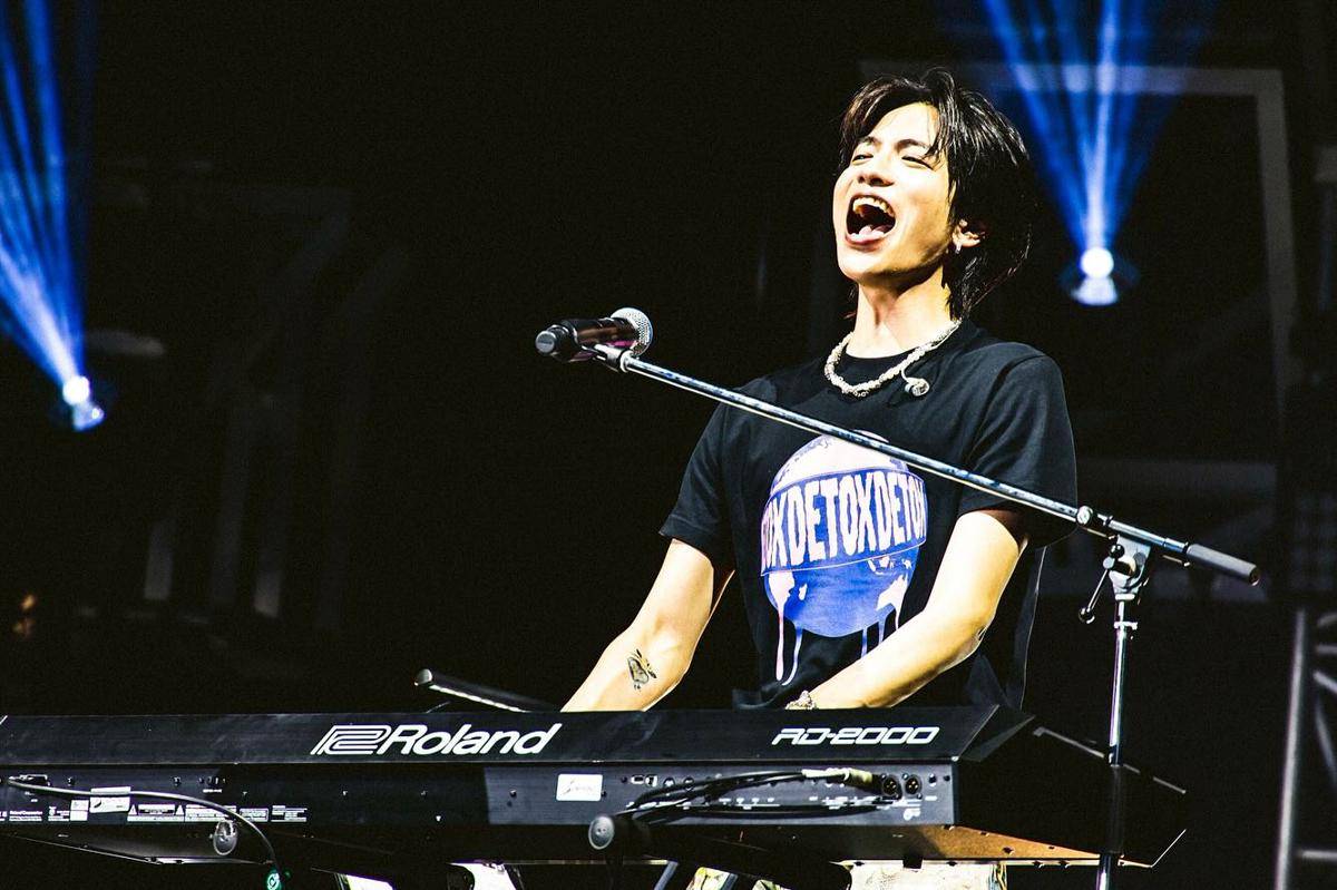 TENBLANK duet dengan ONE OK ROCK