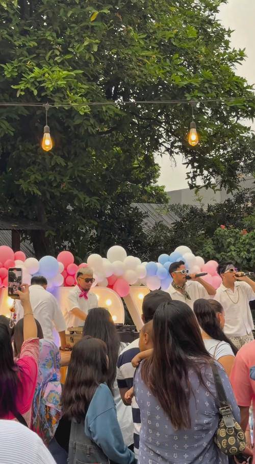 Gender Reveal Vika Kolesnaya (Instagram.com/farahcarpetsofficial)