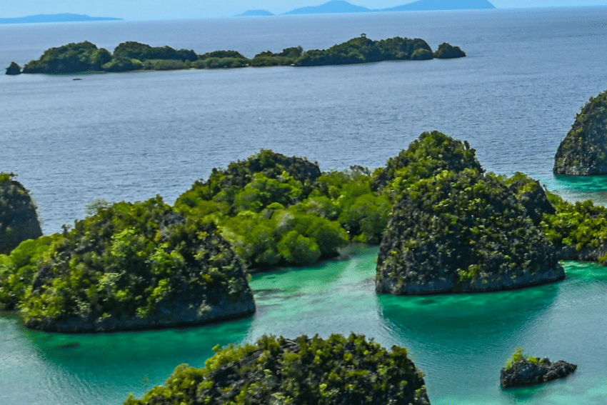 Potret Kepulauan Raja Ampat di Papua Barat Daya
