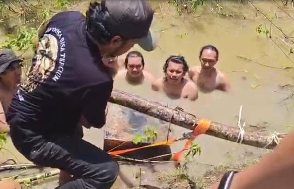 Mesin ATM dari DPRD Makassar ditemukan dibuang di sungai/Istimewa