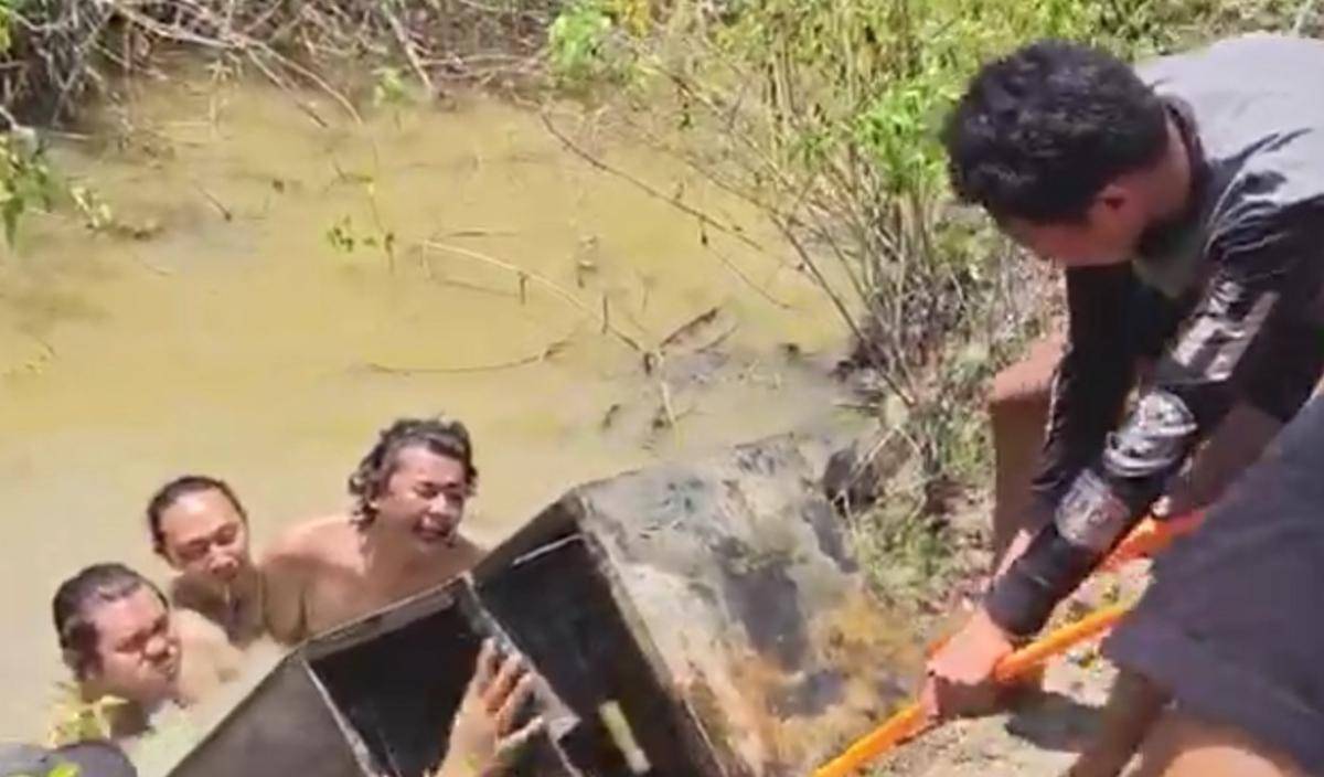 Mesin ATM dari DPRD Makassar ditemukan dibuang di sungai/Istimewa