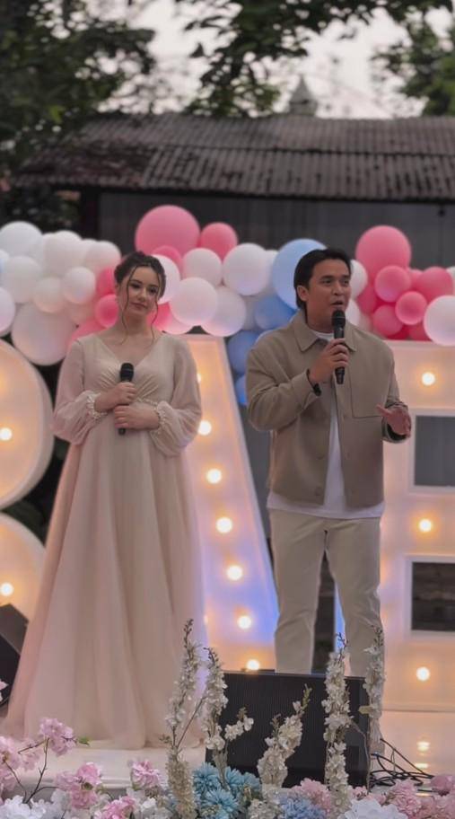 Gender Reveal Vika Kolesnaya (Instagram.com/farahcarpetsofficial)