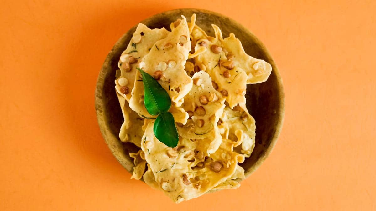 ilustrasi rempeyek (vecteezy.com/Andsx)