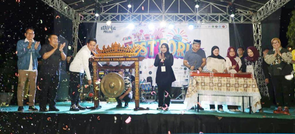 Bupati Lampung Selatan, Radityo Egi Pratama, Membuka Secara Resmi Festival Kuliner Festforia di Desa Jati Baru, Kecamatan Tanjung Bintang (Dok.Pemkab Lampung Selatan)