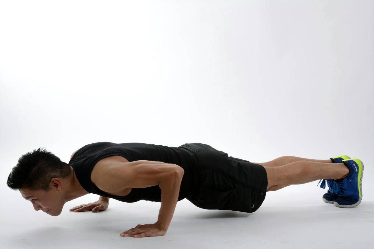 ilustrasi seseorang melakukan push up (pexels.com/Keiji Yoshiki)