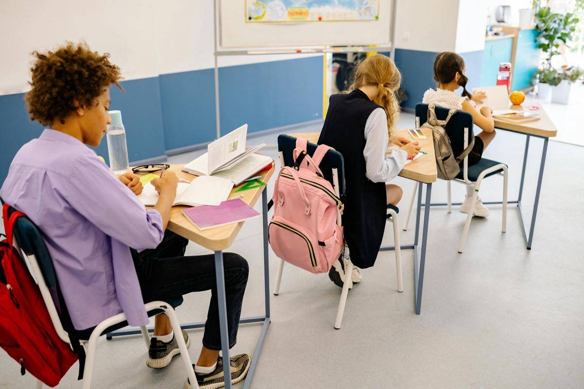 ilustrasi tas sekolah (pexels.com/Yan Krukau)