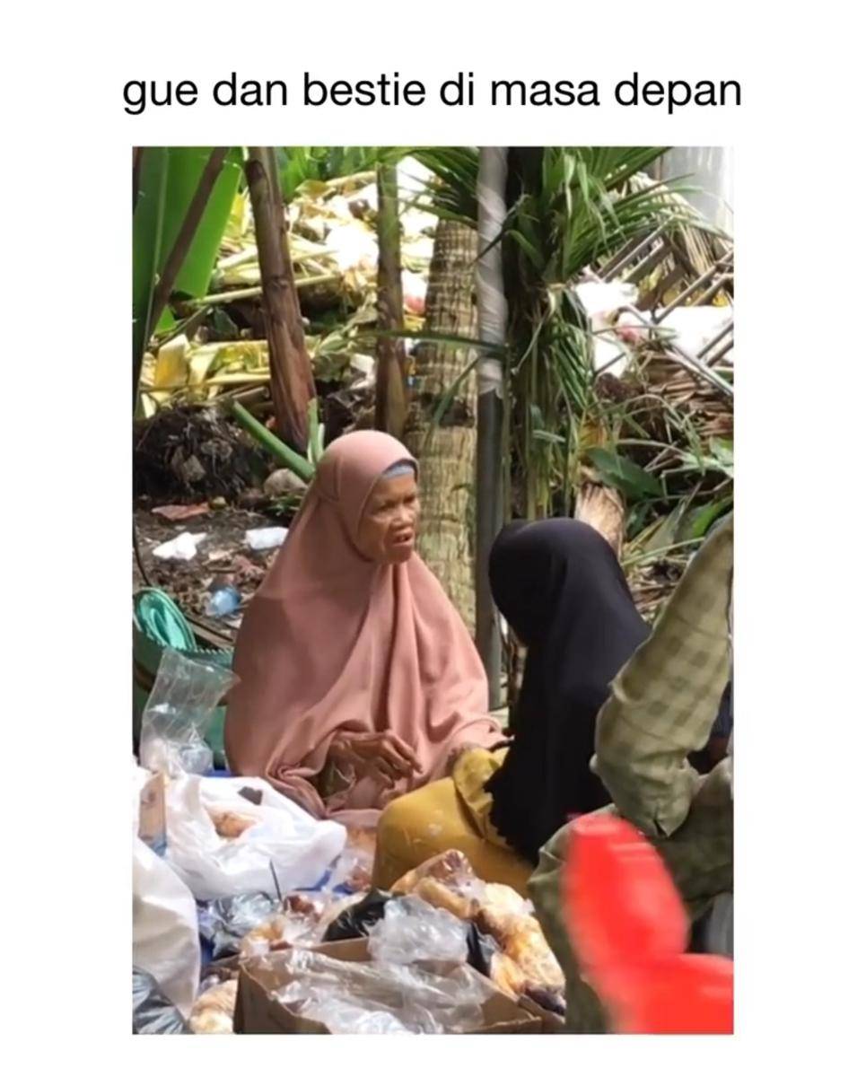 meme si tukang gosip 