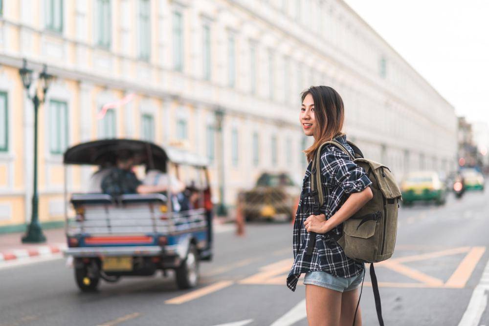 ilustrasi solo traveling 