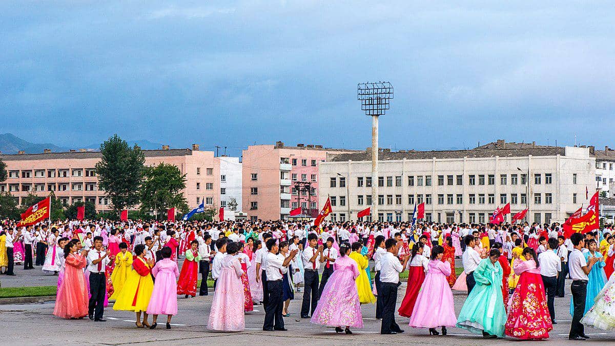 potret tari massal di Hamhung 