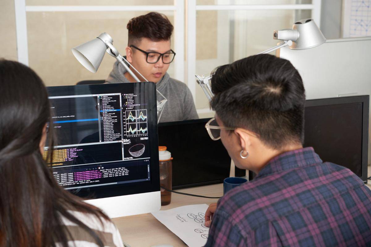 Ilustrasi pekerjaan web developer (freepik.com/pressfoto)