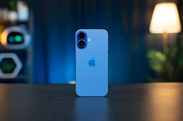 iPhone 16 