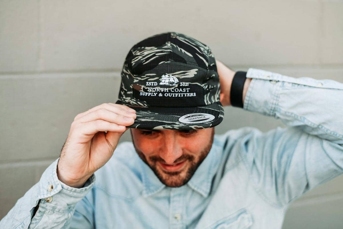 ilustrasi pria dengan topi (unsplash.com/Blake Wisz)