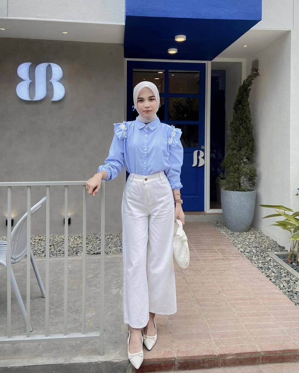 OOTD Kemeja Elvina Zahra (instagram.com/elvvinazhra)
