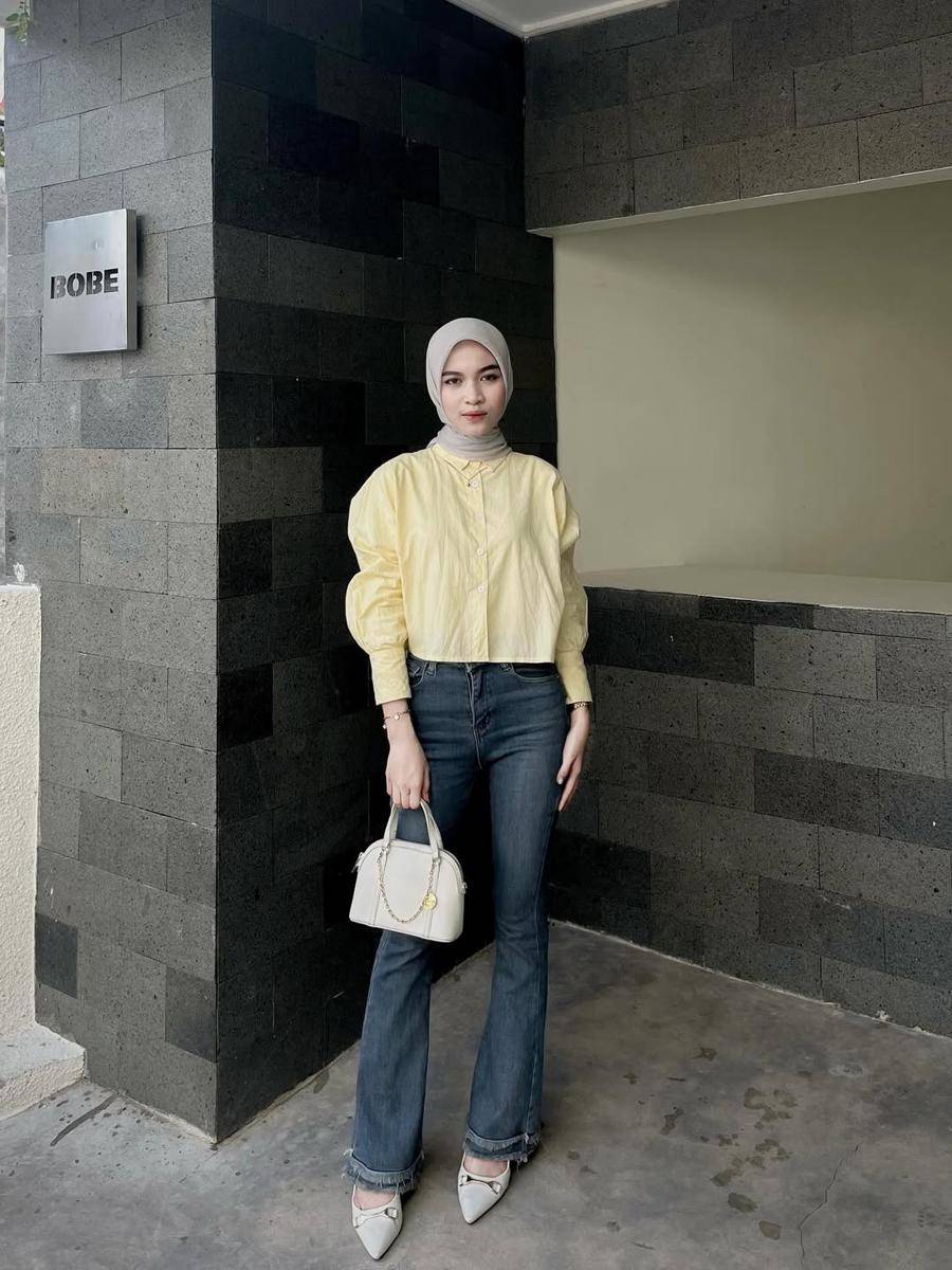 OOTD Kemeja Elvina Zahra (instagram.com/elvvinazhra)