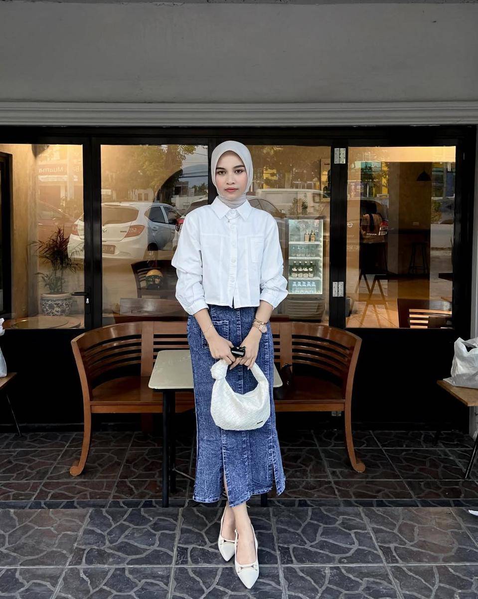 OOTD Kemeja Elvina Zahra (instagram.com/elvvinazhra)