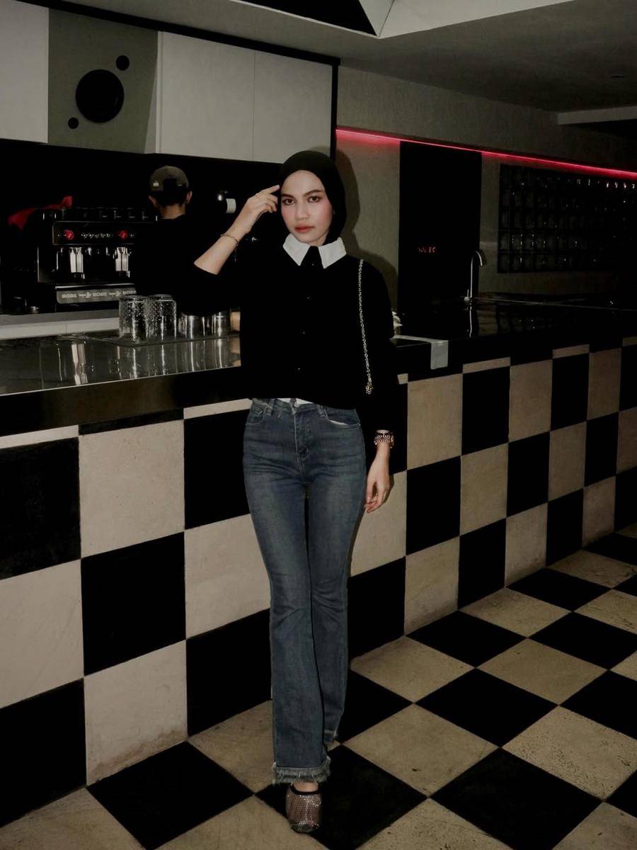 OOTD Kemeja Elvina Zahra (instagram.com/elvvinazhra)