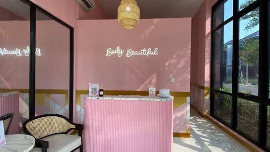 Pink Parlour (instagram.com/pinkparlourid)