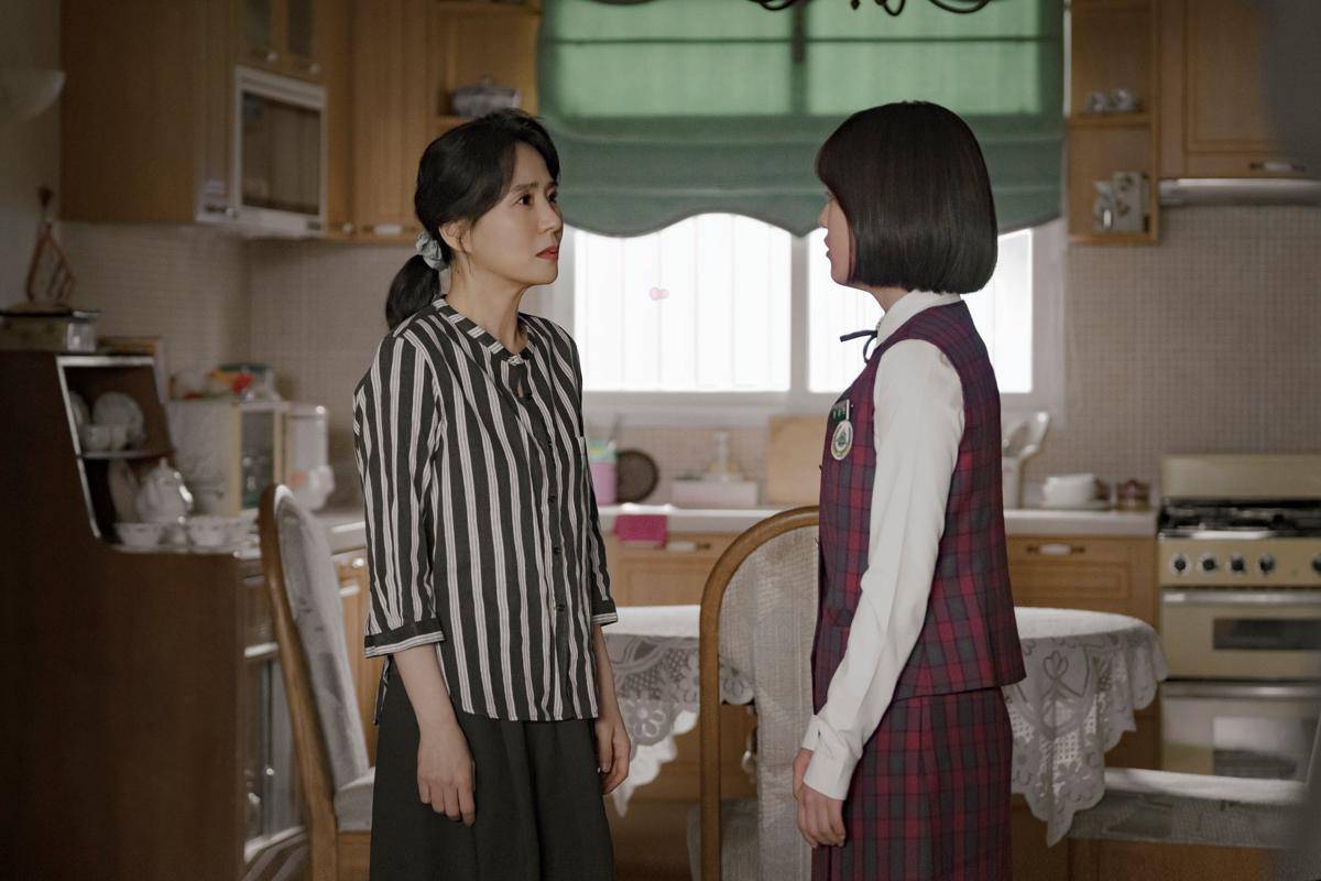 Seo Jung Yeon dan Park Seo Kyung di You and Everything Else 