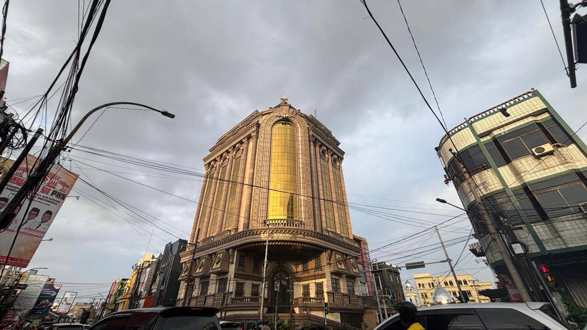 Royal Kemang Palace (Mangara Wahyudi)