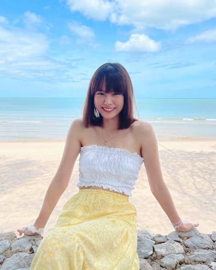 potret ide one set buat ke pantai ala Pattie Ungsumalynn 