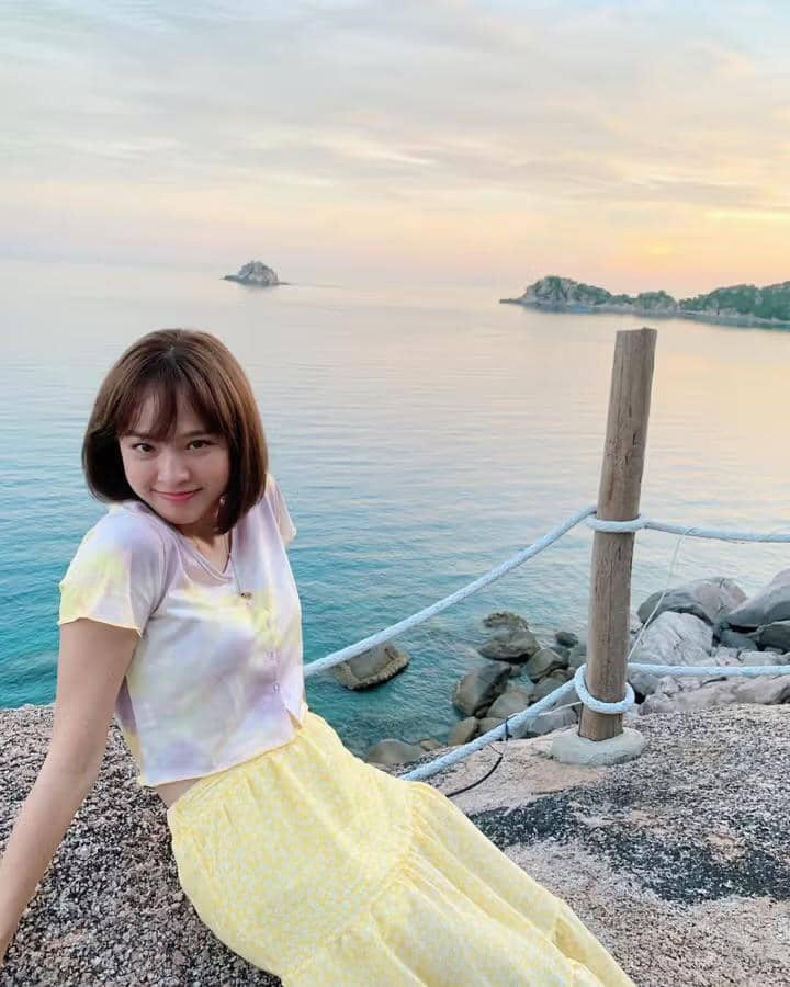 potret ide beach outfit ala Pattie Ungsumalynn