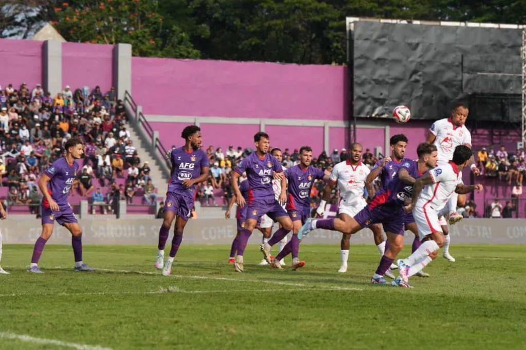 Salah satu momen laga pekan ke-5 BRI Super League 2025/2026 antara Persik Kediri versus Malut United yang berlangsung di Stadion Brawijaya Kab. Kediri pada 12 September 2025. (Dok. Ofisial Malut United)