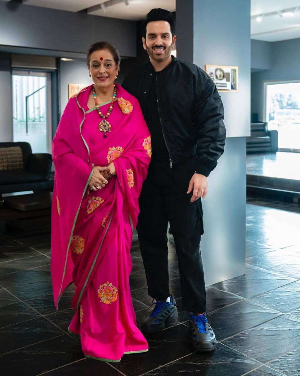 Poonam Sinha dan putranya 