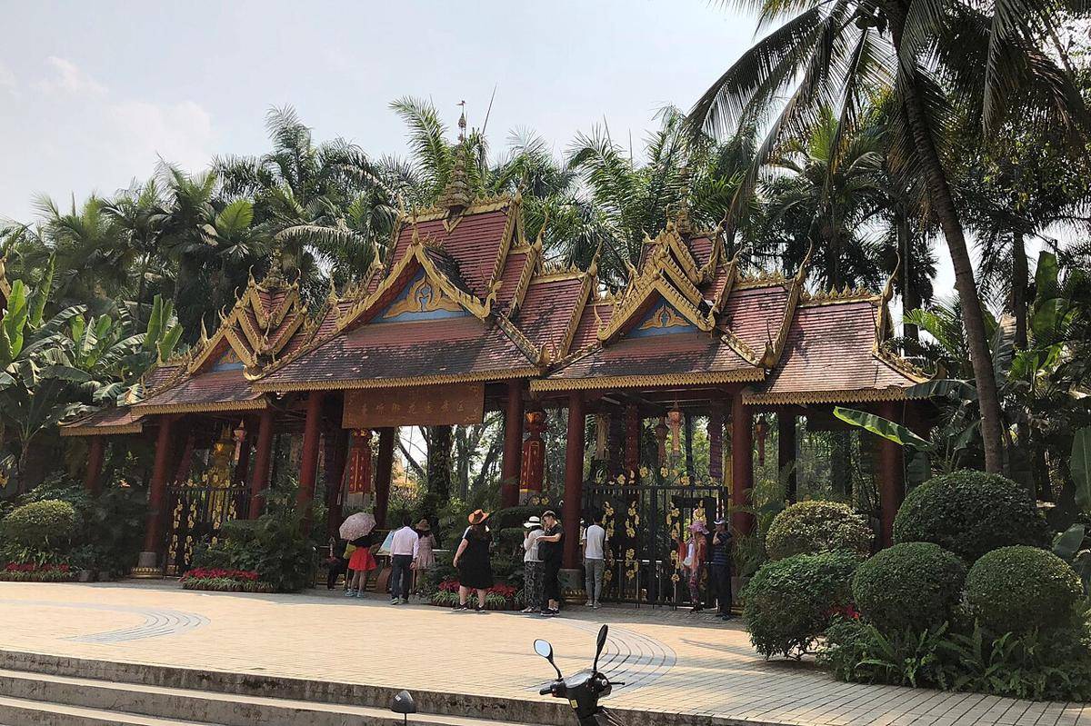 pintu masuk Manting Park, Xishuangbanna, Yunnan (commons.wikimedia.org/Cangminzho)