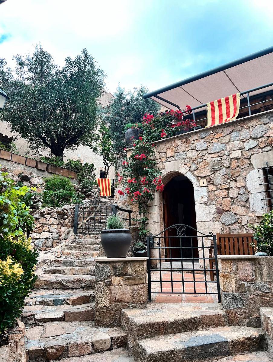 potret Tossa De Mar (instagram.com/angelagilsha)