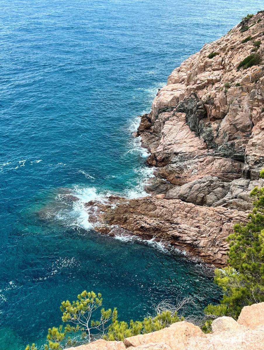 potret Tossa De Mar (instagram.com/angelagilsha)
