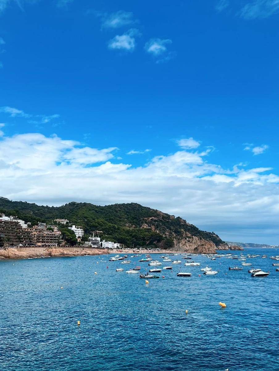 potret Tossa De Mar (instagram.com/angelagilsha)