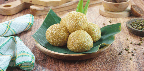Ilustrasi Makanan Tradisional Onde-Onde (freepik.com/Nur Khalalli)