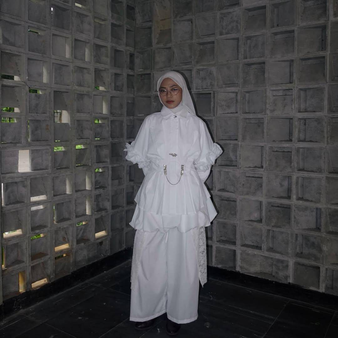 inspirasi OOTD nuansa putih ala Feby Putri (instagram.com/fbyputrinc)