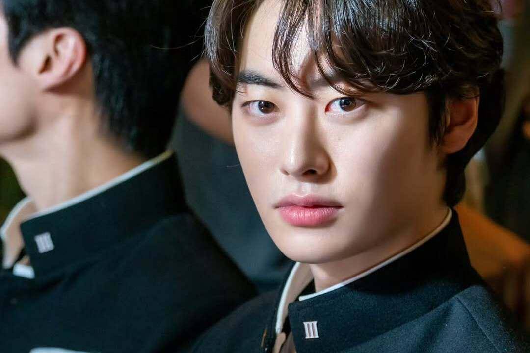 Lee Won Jung di A Hundred Memories (instagram.com/runup_company)