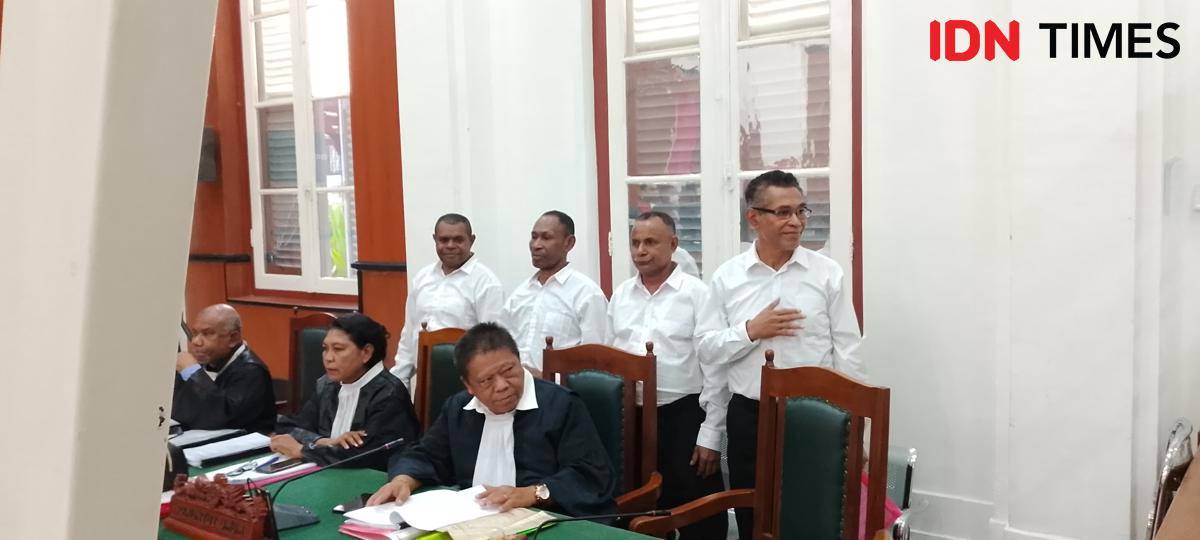 Empat terdakwa