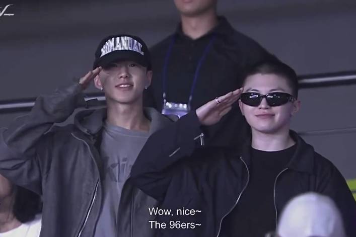 Hoshi dan Woozi di konser SEVENTEEN sebelum wamil (dok. HYBE Labels)
