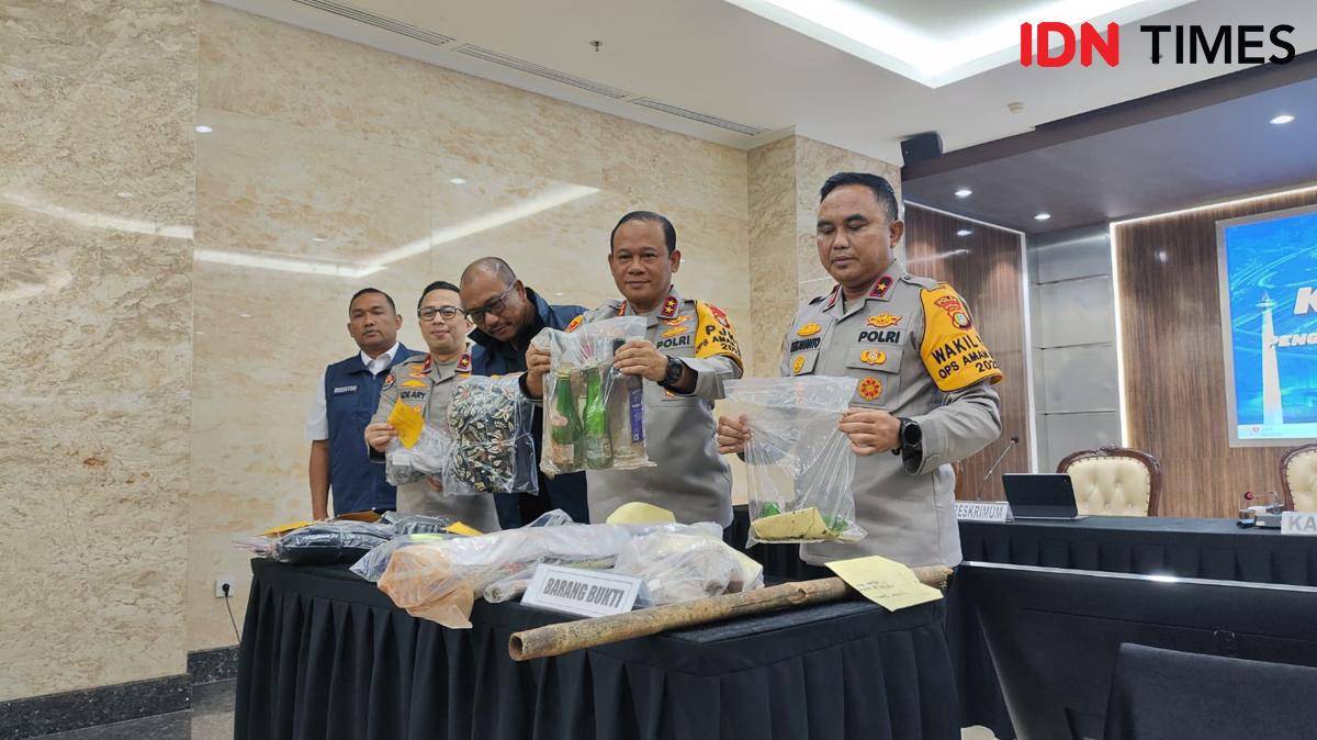 Polisi kembali menangkap 16 tersangka pelaku perusakan fasilitas umum saat demonstrasi 28 hingga 31 Agustus 2025 (IDN Times / Yosafat Diva Bayu Wisesa)