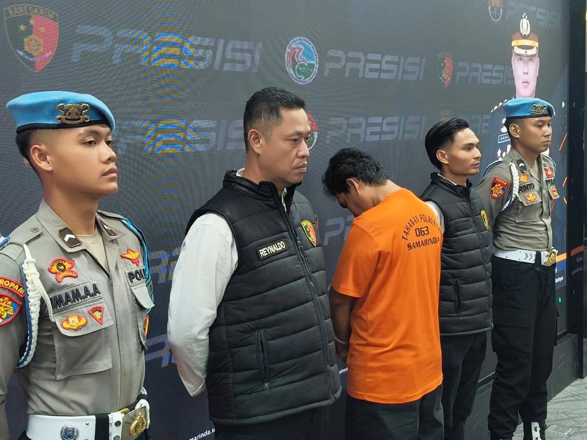 SE alias Erik, pendana bom molotov di Samarinda dihadirkan pada konferensi pers di Mapolresta Samarinda.