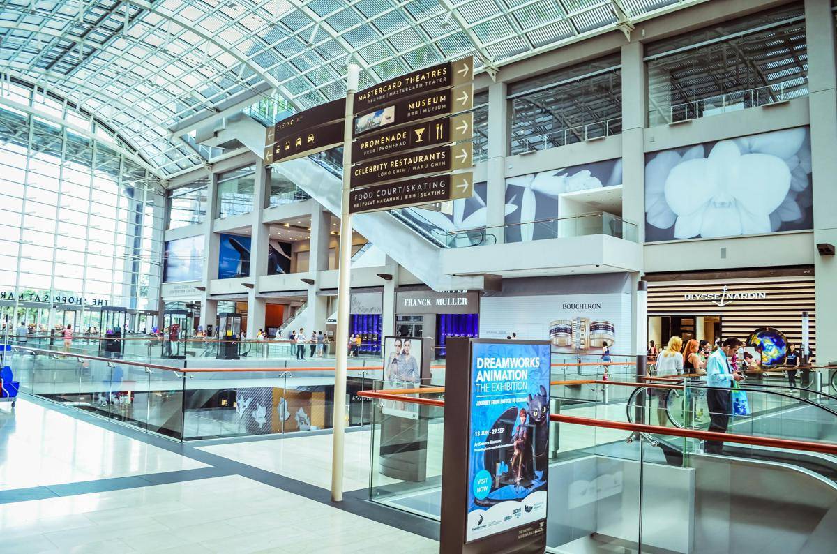 Marina Bay Sands tempat belanja barang branded di Singapura