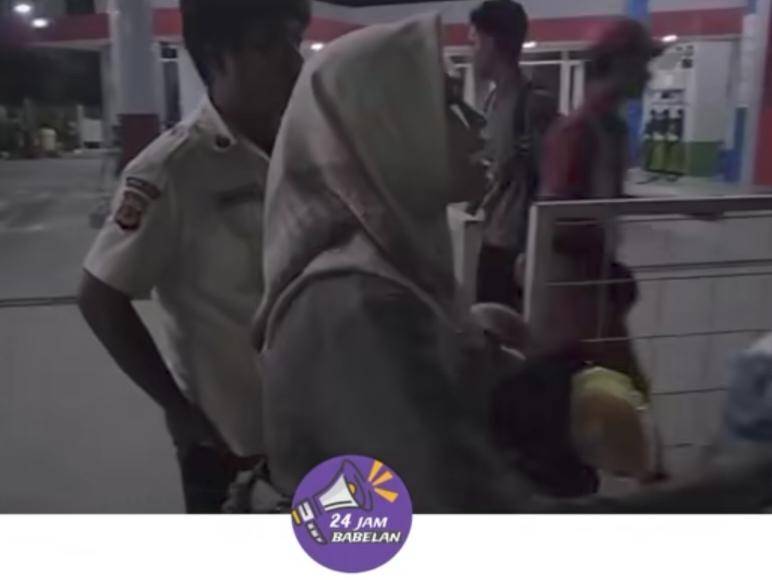 Viral ibu-ibu menangis di bekasi