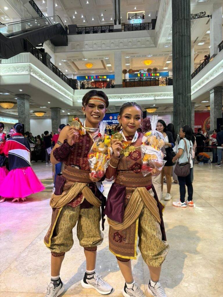 Jerry Bayu Mawardi dan Dinda Prajna Paramita