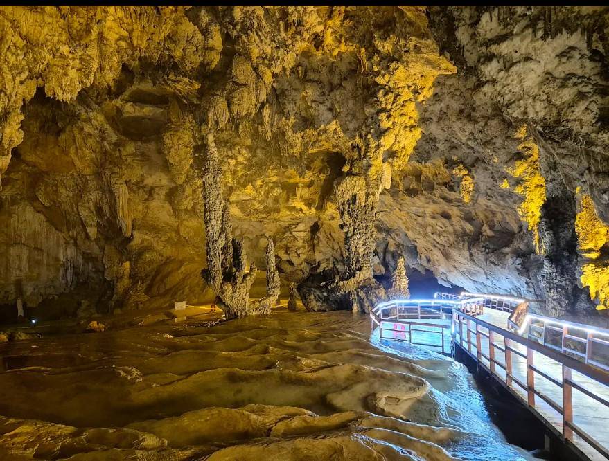 Gua Nguom Ngao di Vietnam