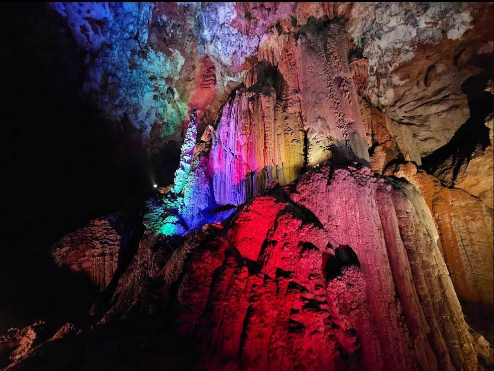 Gua Nguom Ngao di Vietnam